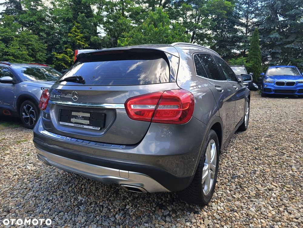Mercedes-Benz GLA 180 Urban - 4