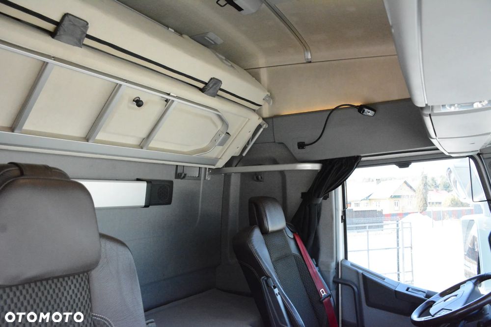 Renault T 520 Comfort / 2017r. / Cała na poduszkach / Kabina Salonka / 2 baki / Klima postojowa - 15