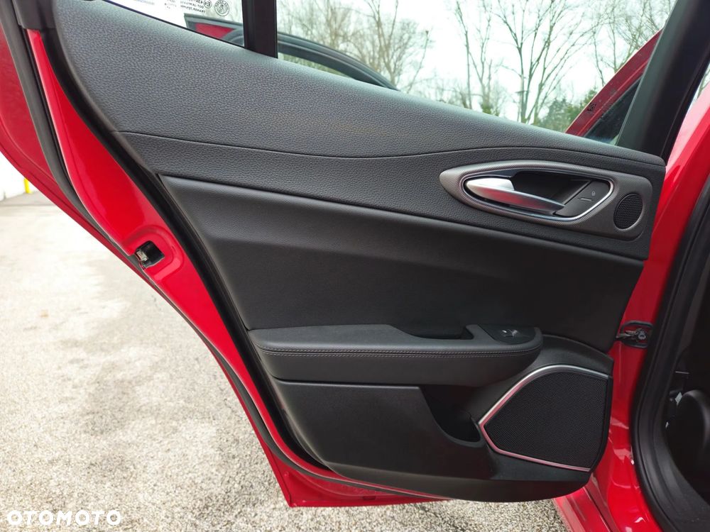 Alfa Romeo Giulia 2.0 Turbo 16V AT8-Q4 Ti - 27