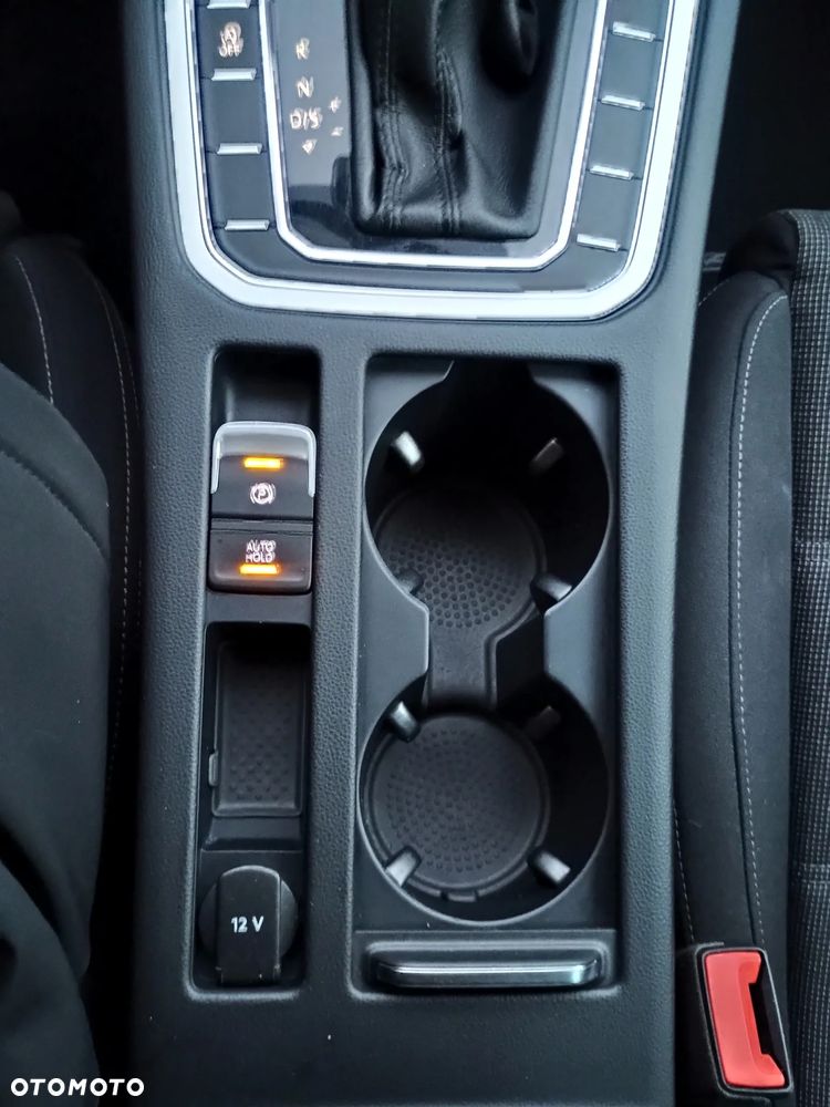 Volkswagen Passat 1.6 TDI SCR DSG Business - 36