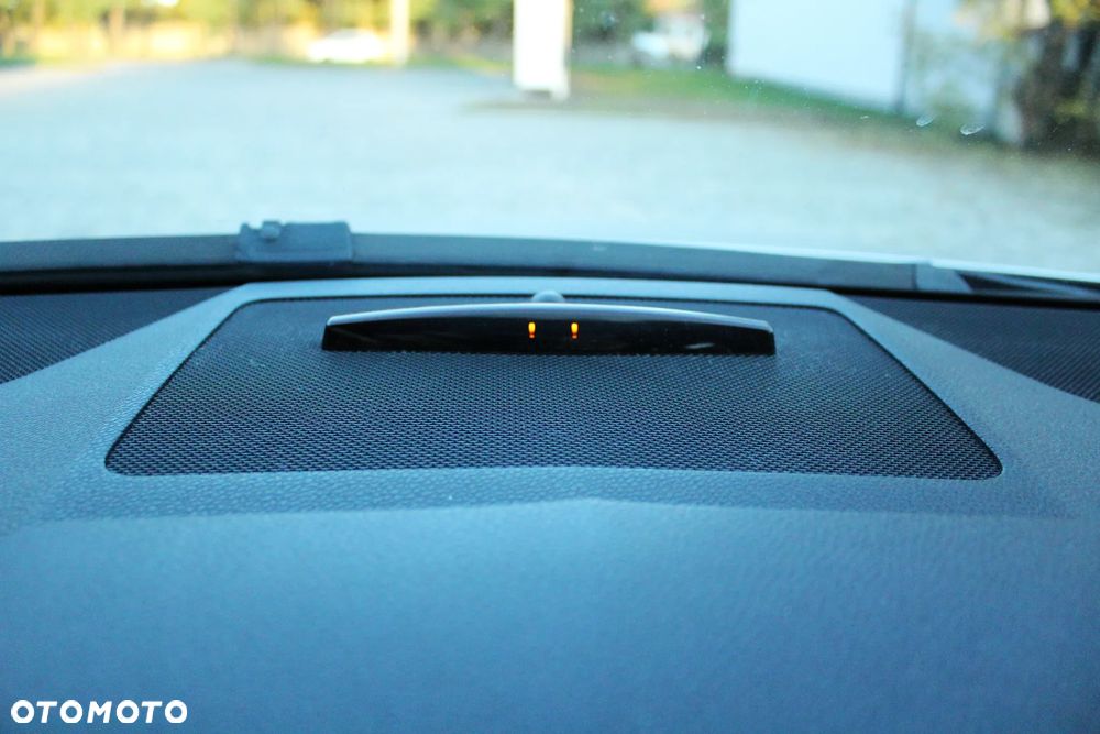 Mercedes-Benz Klasa C 180 T CGI Automatik BlueEFFICIENCY Avantgarde - 32