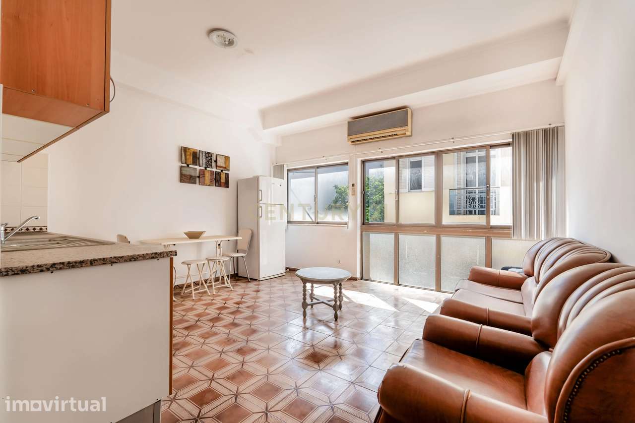 Prédio Comercial no Centro de Portimão com Potencial para 3 Apartament - Grande imagem: 4/24