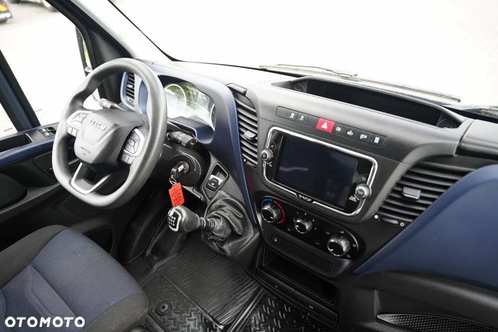 Iveco DAILY 35-NP / CNG /  KONTENER 4,3 m  / WINDA PALFINGER  / SPROWADZONY - 24