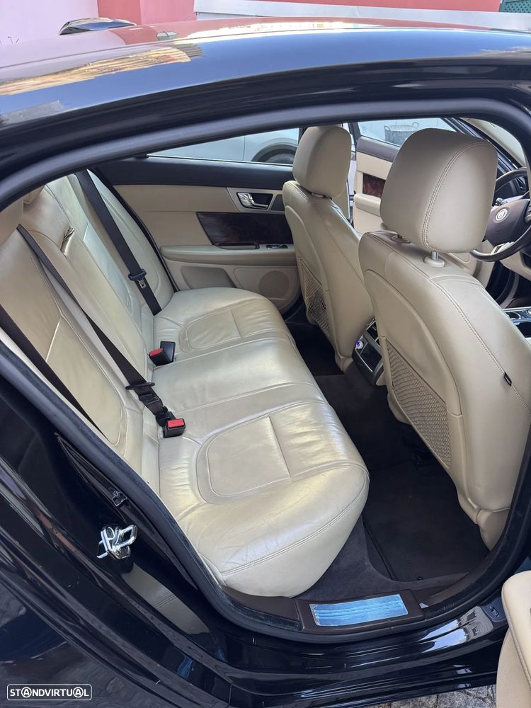 Jaguar XF 2.2 - 7