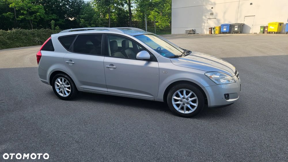 Kia Ceed - 10