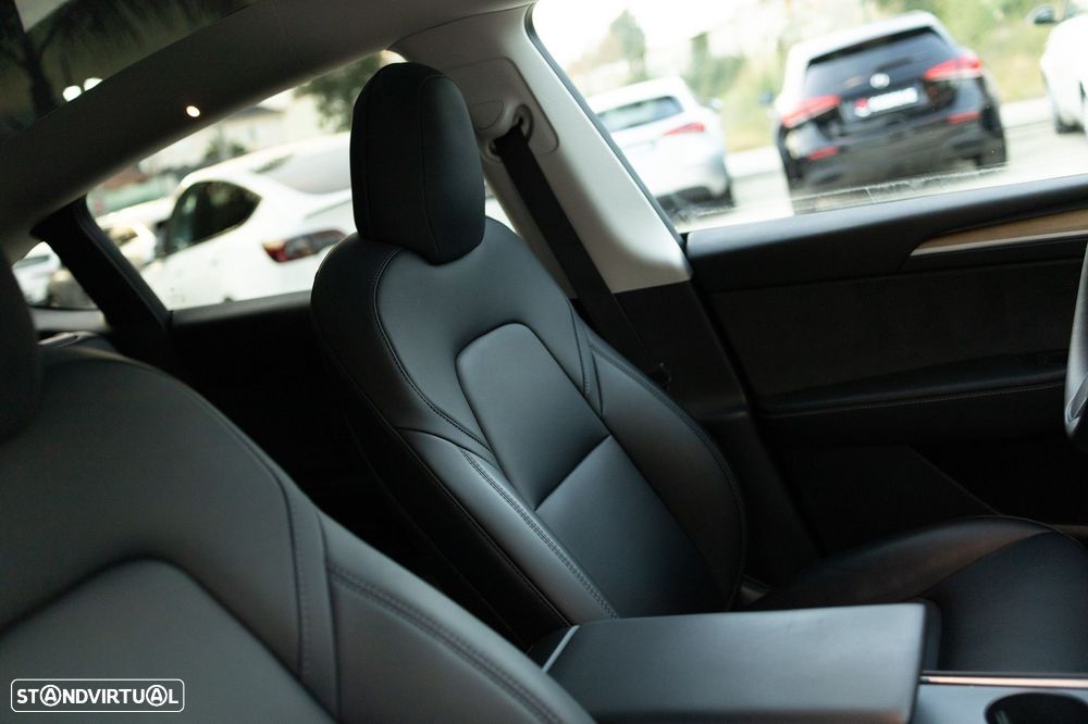 Tesla Model Y Long Range Dual Motor AWD - 31