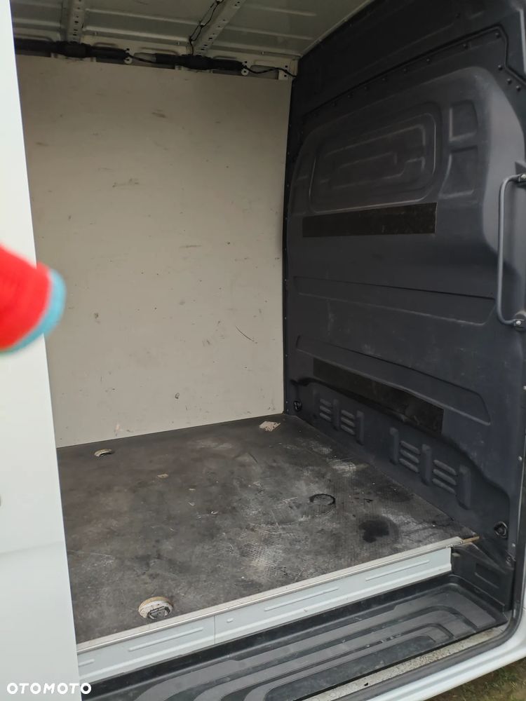 Mercedes-Benz Sprinter - 12