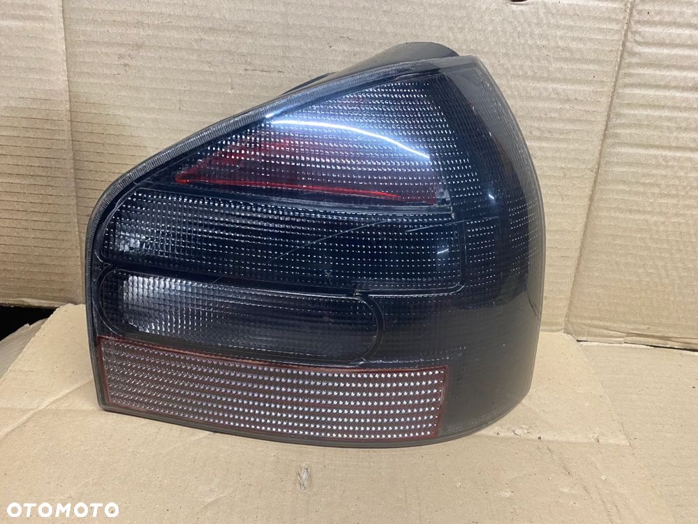 LAMPA TYLNA PRAWA AUDI A3 8L 8L0945257 - 1