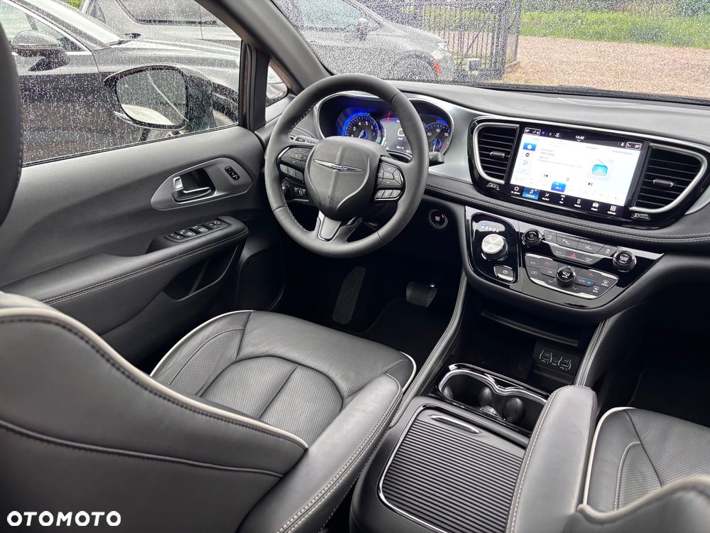 Chrysler Pacifica - 32