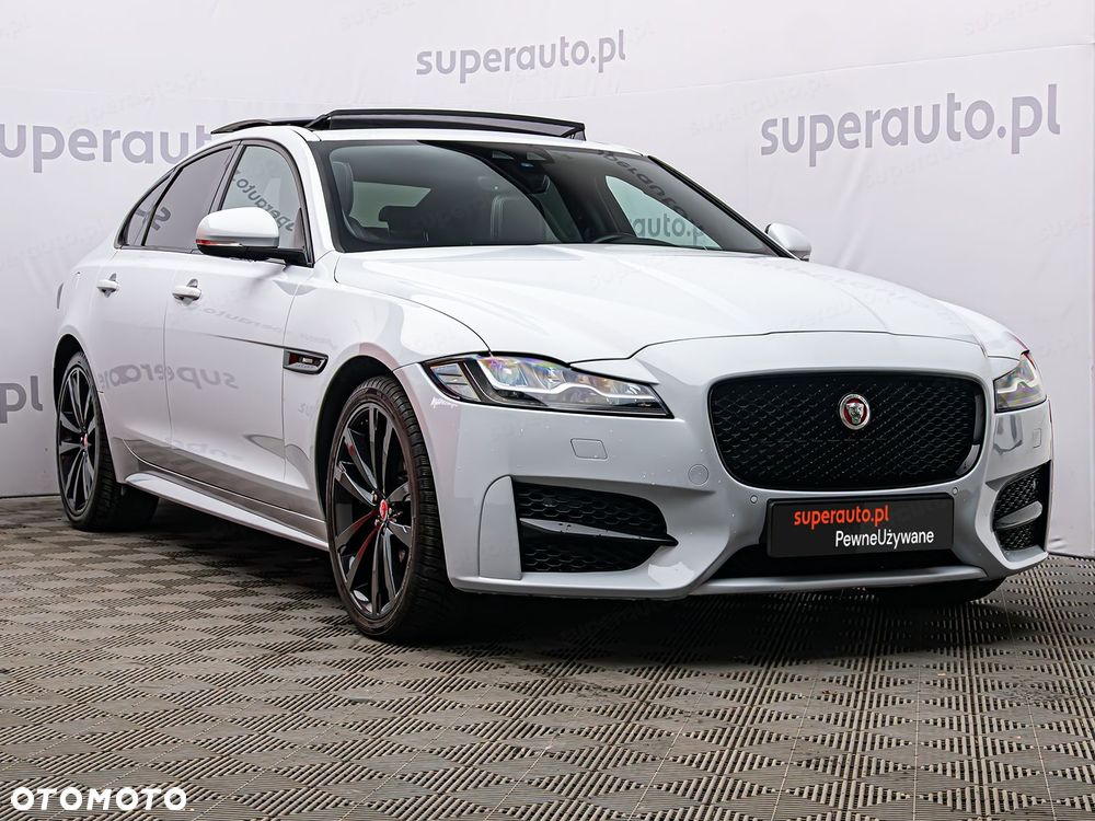 Jaguar XF 2.0 i4D AWD R-Sport - 4