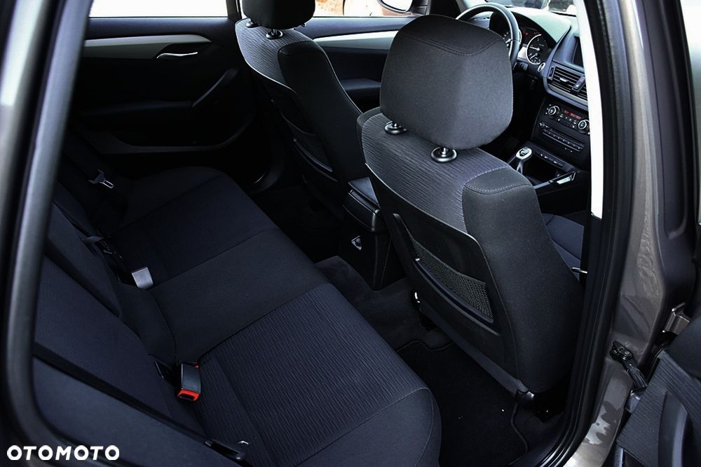 BMW X1 sDrive18d xLine - 37