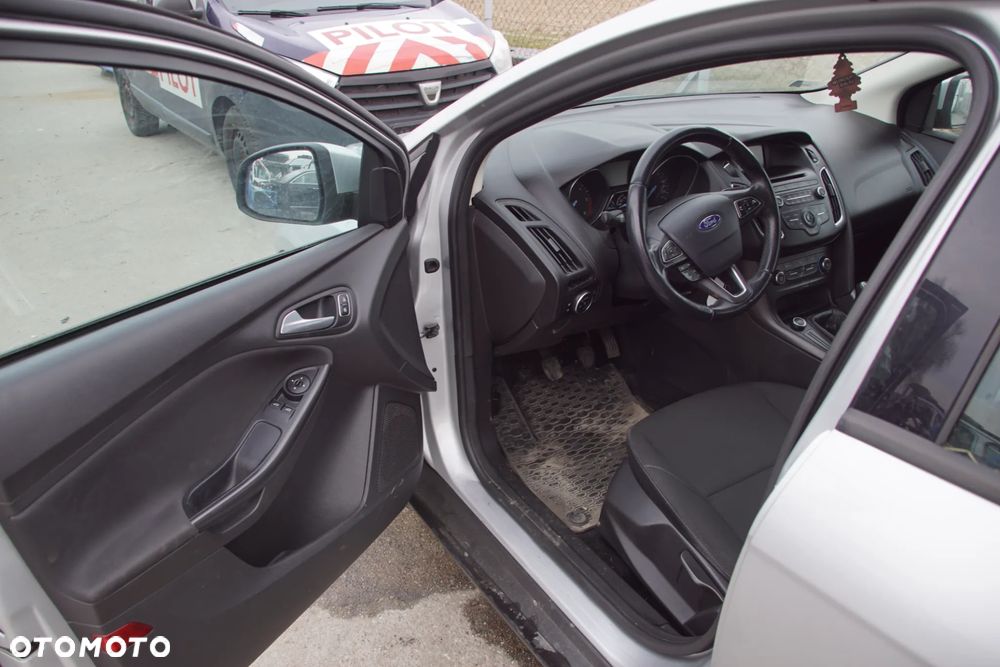 Auto na części - Ford Focus MK3 Lift 1.5 TDCI 95 KM GM5Q-6006-AA AV6R-7F096-GG ZJNC 2019R Silnik Skrzynia Drzwi Maska Błotnik Klapa Zderzak Lusterko Klamka Lampa Szyba Deska Kokpit Sterownik Moduł Czujnik Licznik Wyświetlacz Panel Kierownica - 10