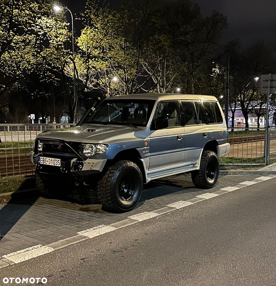 Mitsubishi Pajero - 1