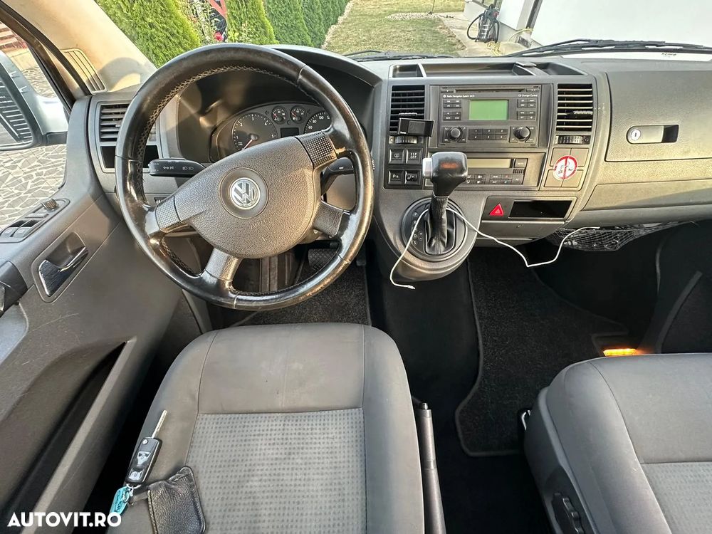 Volkswagen Caravelle - 9