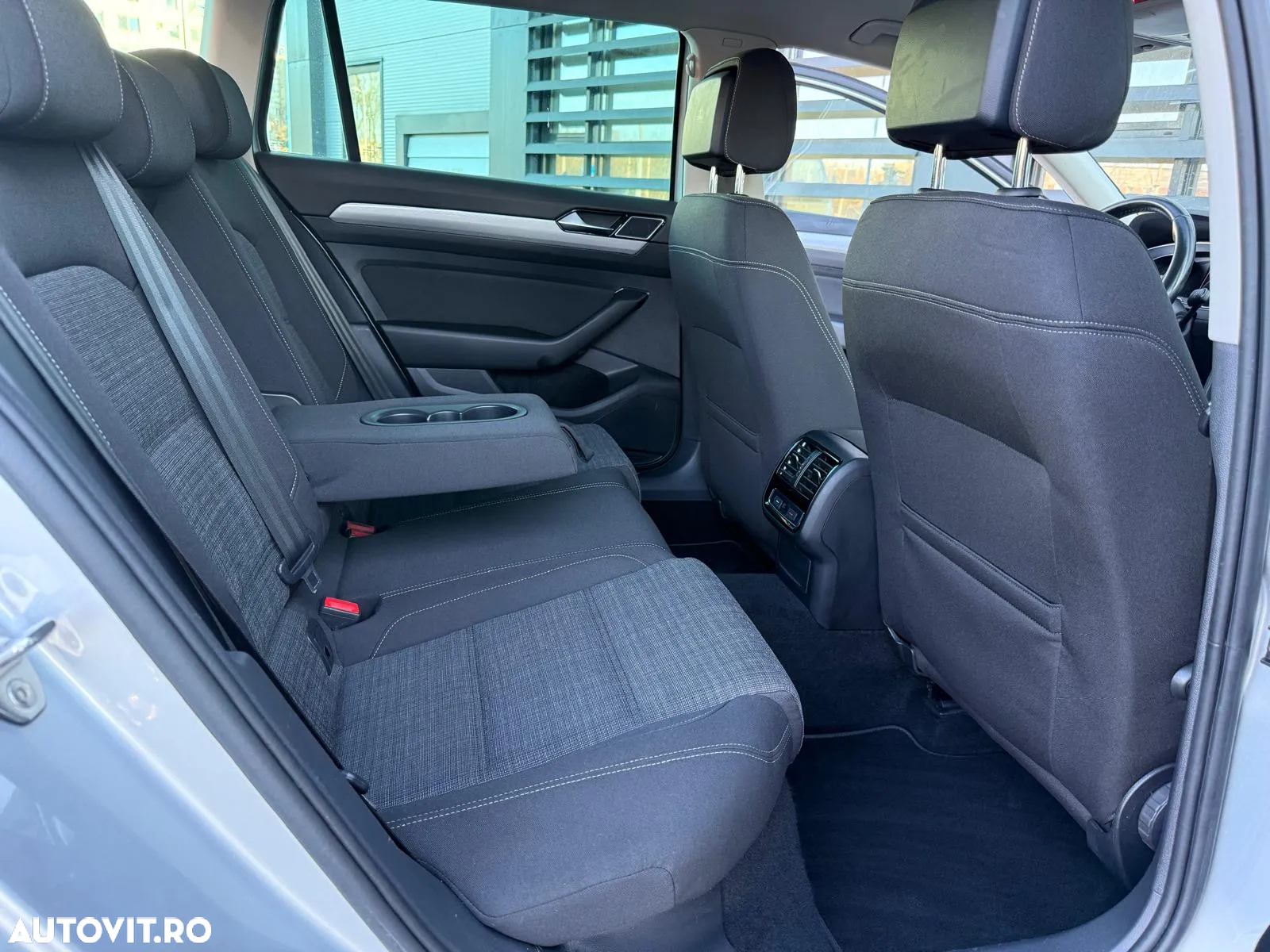 Volkswagen Passat Variant 2.0 TDI DSG Comfortline - 24
