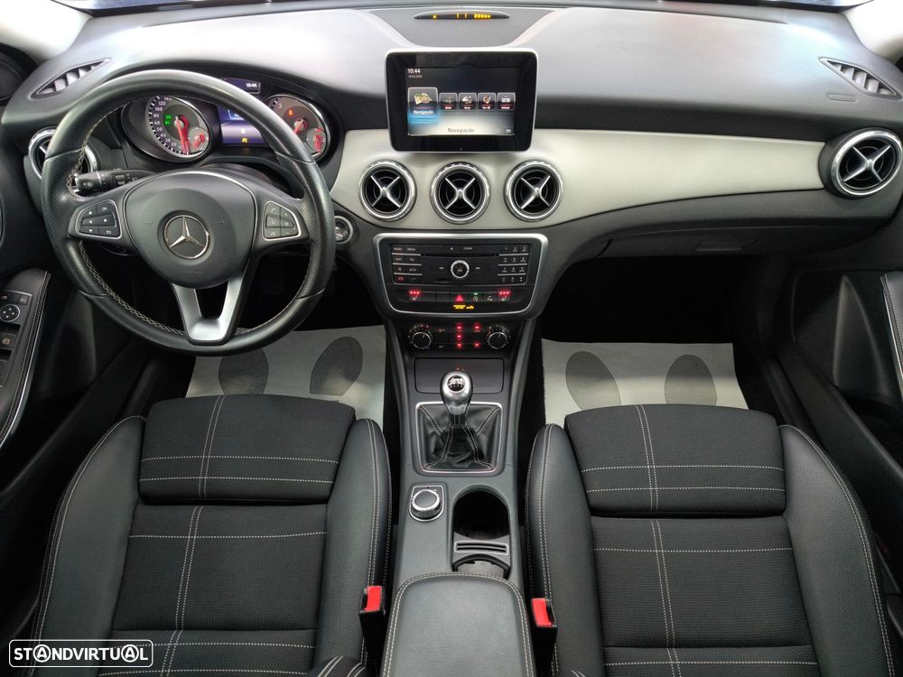 Mercedes-Benz GLA 180 d Urban - 10