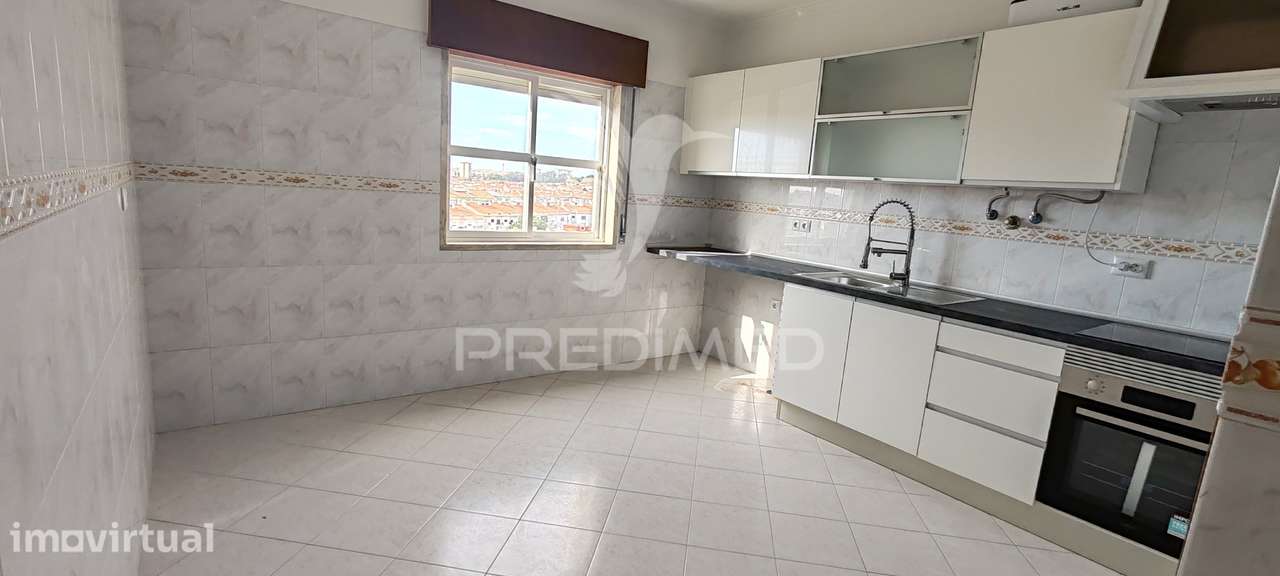 T3  ALGUEIRÃO-MEMMARTINS C/ ARREC - Grande imagem: 2/24
