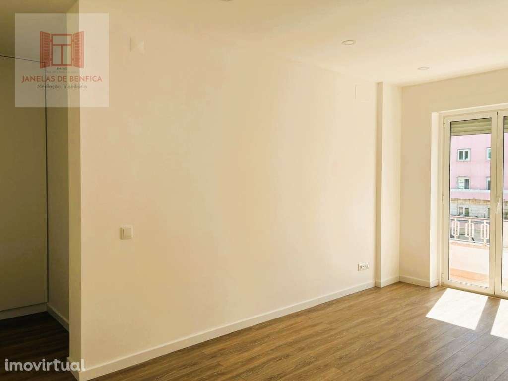 T2 c/ varanda, Avª de Roma - Alvalade - Grande imagem: 3/11