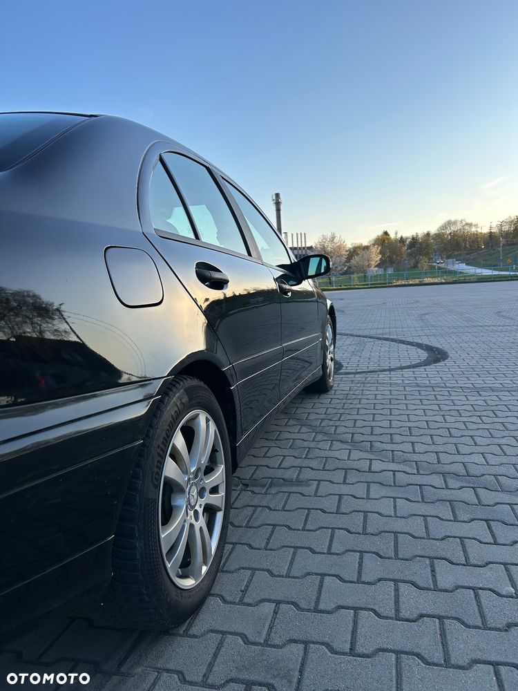 Mercedes-Benz Klasa C 180 T Kompressor Classic - 4