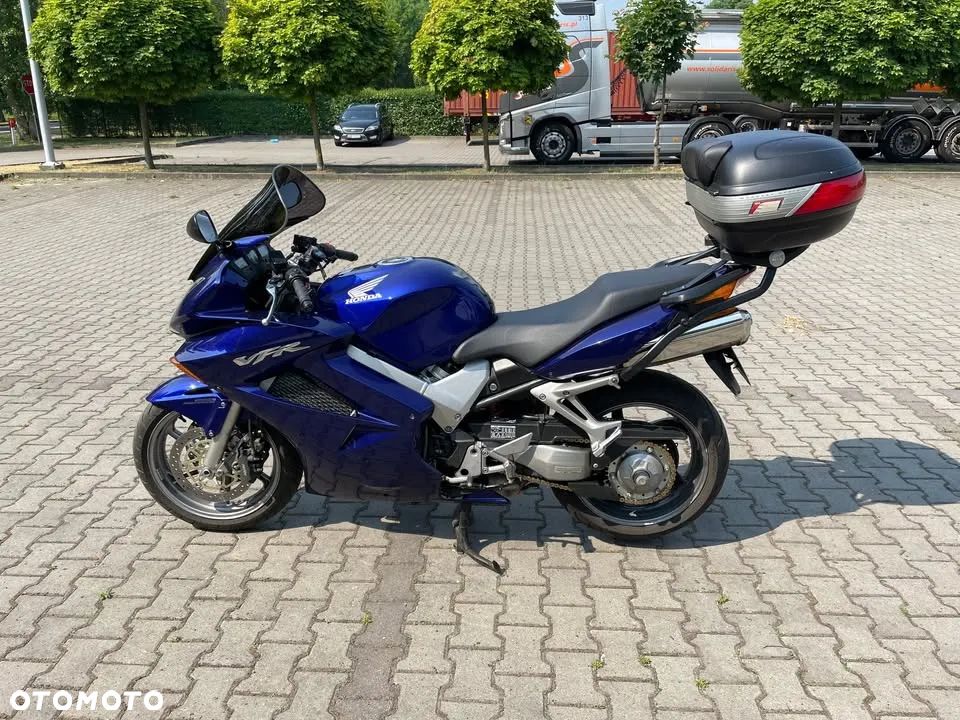 Honda VFR - 3