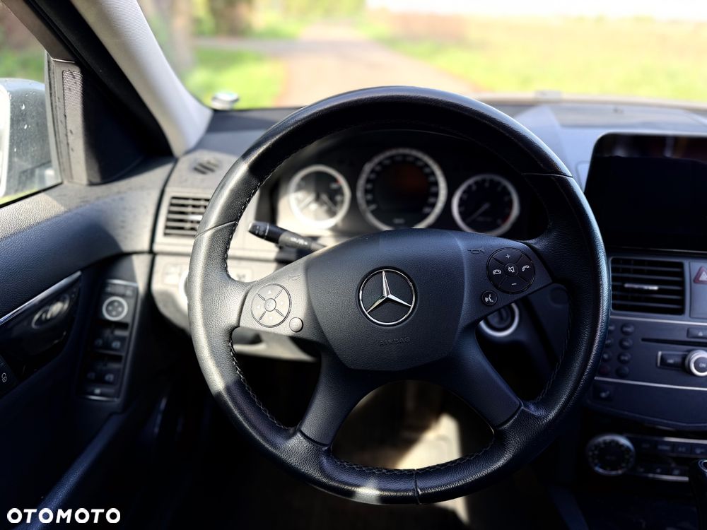 Mercedes-Benz Klasa C 200 (BlueEFFICIENCY) 7G-TRONIC Avantgarde - 21