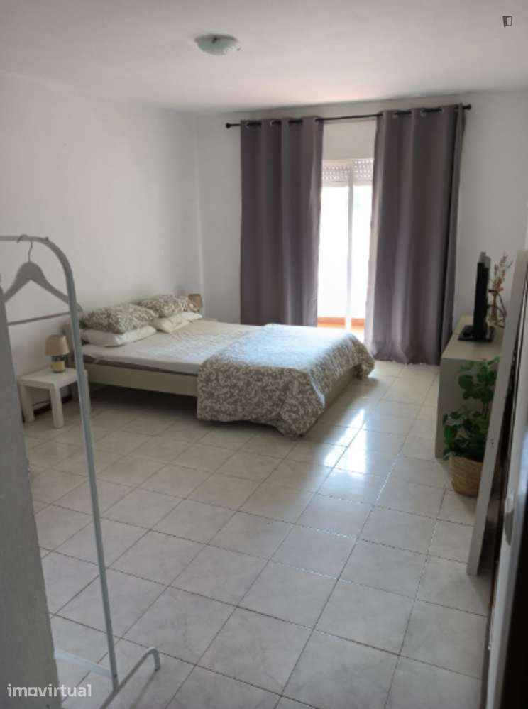 Apartamento com 2 quartos - localizado em Faro - Grande imagem: 2/11