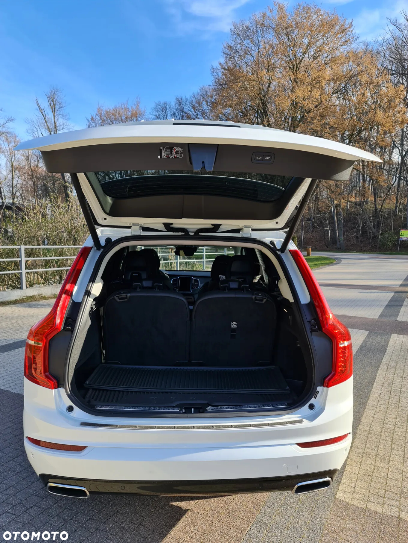 Volvo XC 90 - 9