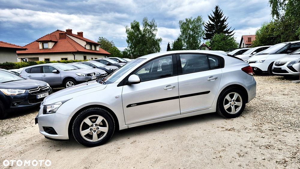 Chevrolet Cruze 1.6 - 23