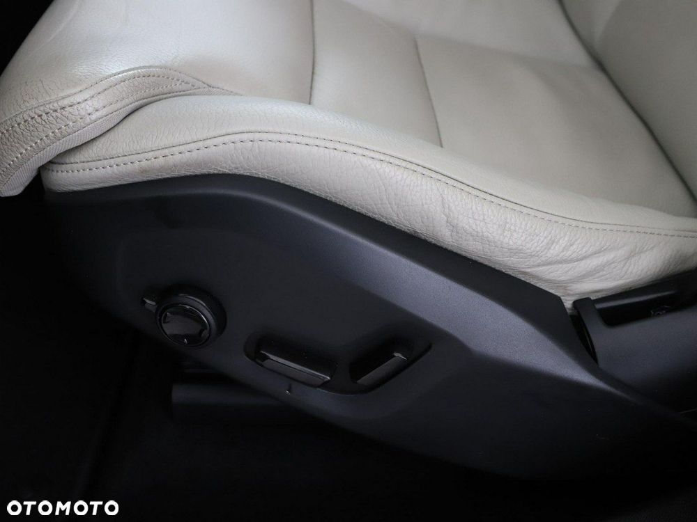 Volvo XC 60 T8 Plug-In Hybrid AWD Inscription - 41