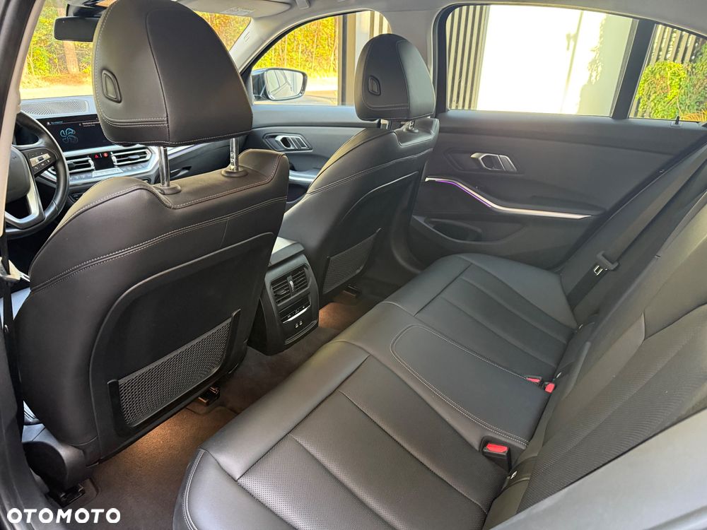 BMW Seria 3 318i Luxury Line sport - 22