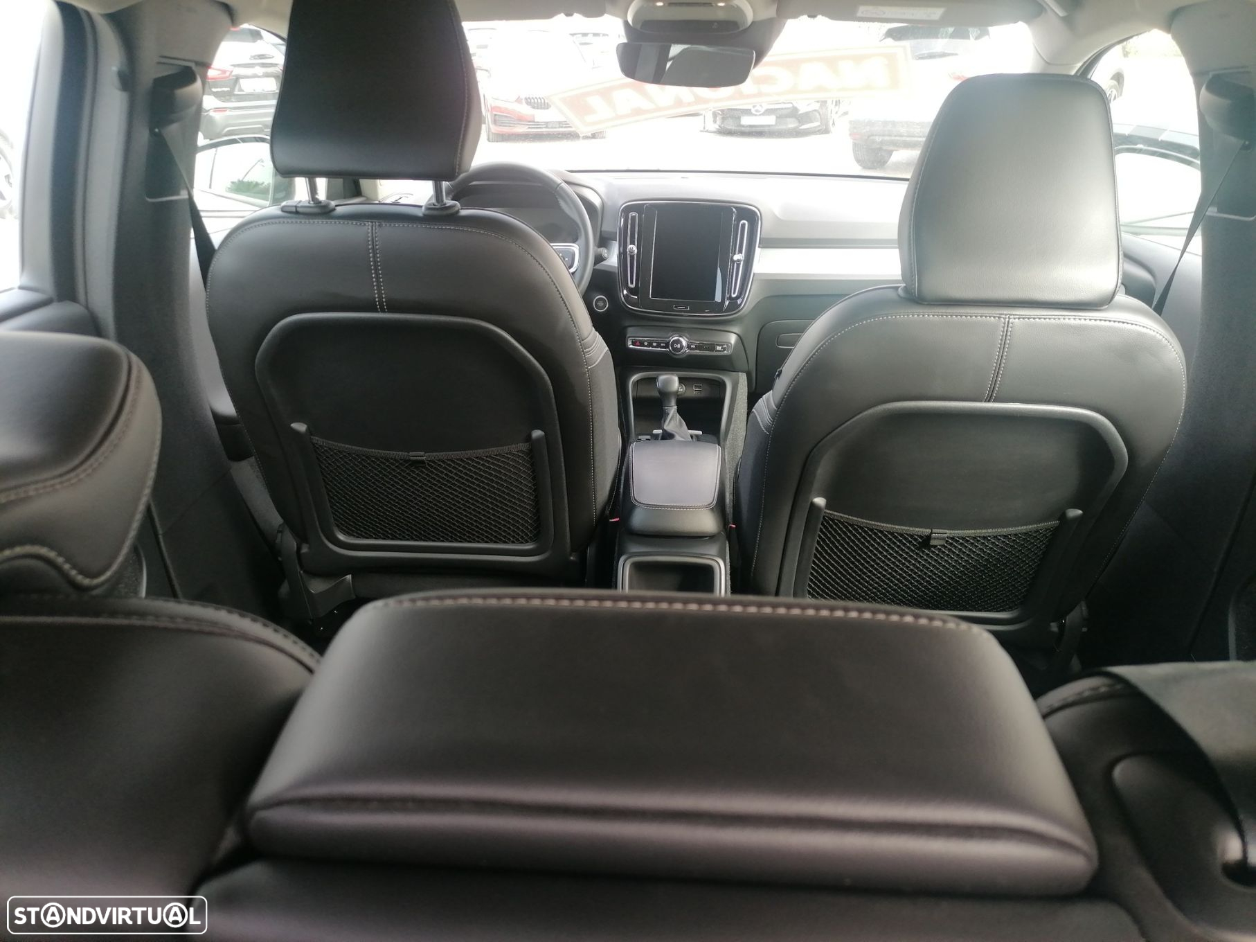 Volvo XC 40 2.0 D3 Momentum Plus - 25