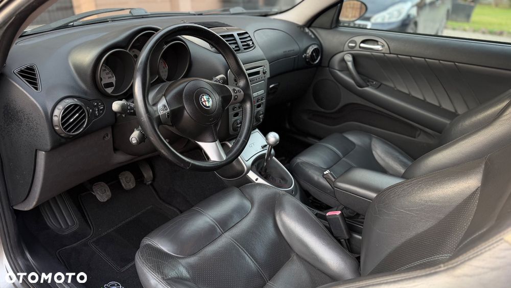 Alfa Romeo GT 2.0 JTS Distinctive Sportiva - 5