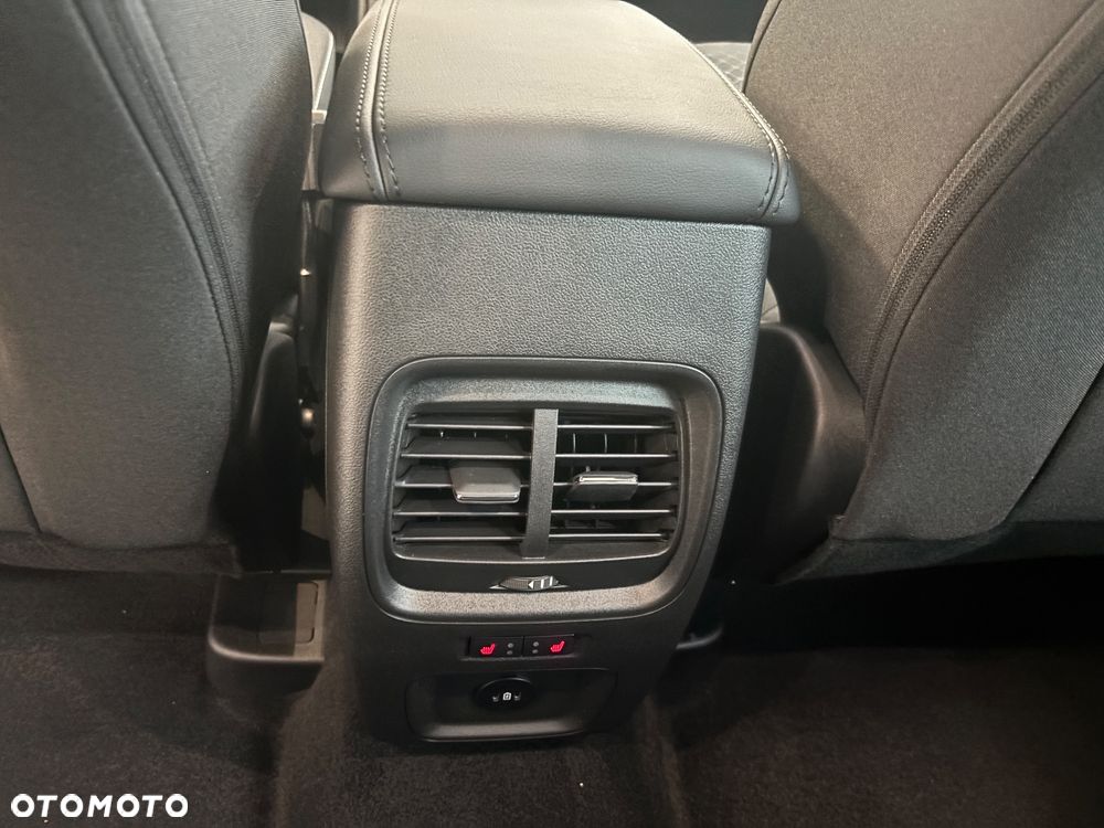 Ford Kuga 2.5 FHEV AWD Titanium eCVT - 11