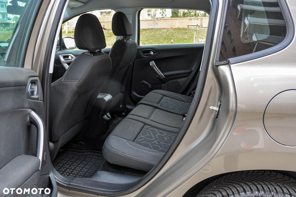 Peugeot 2008 - 8