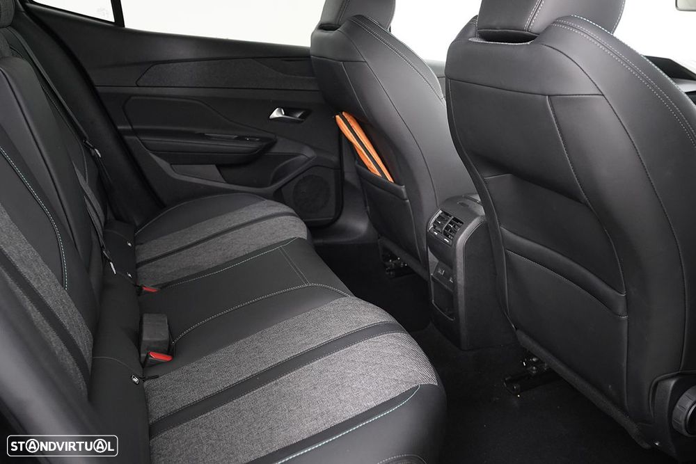 Peugeot 408 1.2 PureTech Allure EAT8 - 18