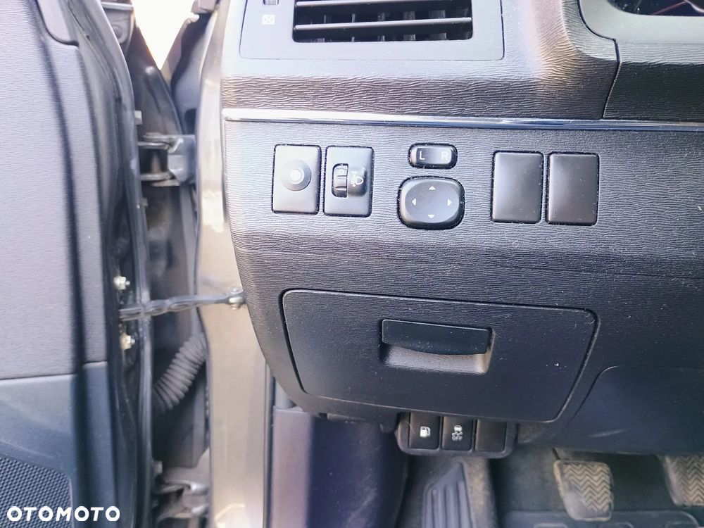 Toyota Avensis 2.0 D-4D Sol - 10