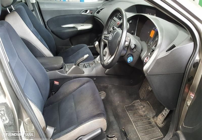 Honda Civic Viii hatchback FK1 2.2 CDTI de 2007 disponível para peças - 7