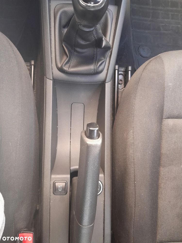 Skoda RAPID 1.2 TSI Active - 14