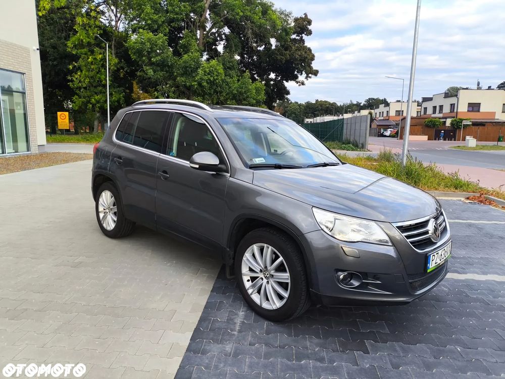 Volkswagen Tiguan - 1
