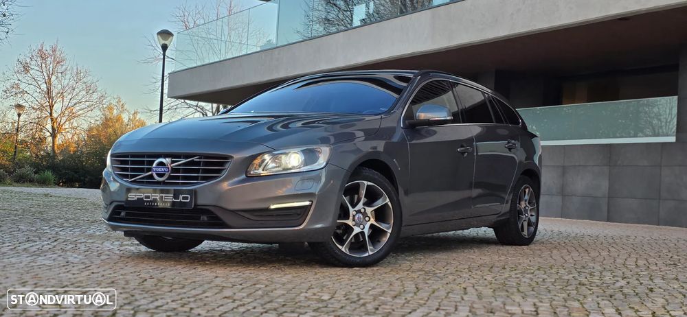 Volvo V60 2.0 D4 Momentum Geartronic - 2