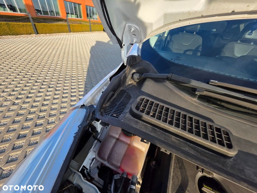 Ford Kuga - 32