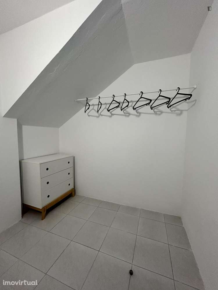 Quarto - localizado em Aveiro - Grande imagem: 3/9