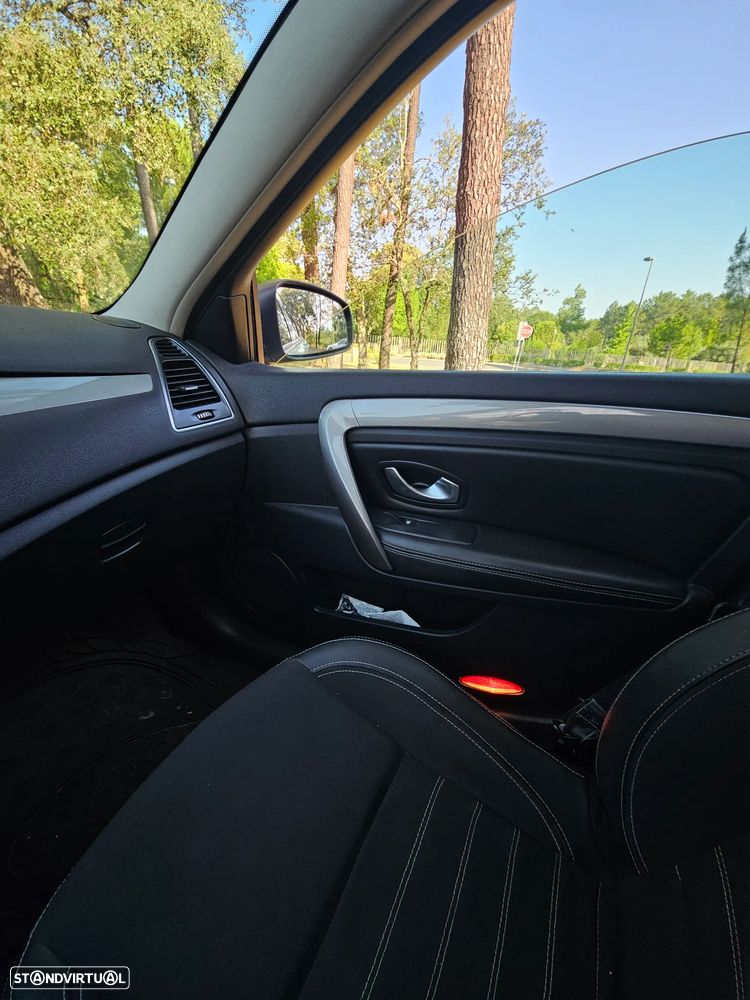 Renault Laguna Break 1.5 dCi SE Black Line 110g - 12