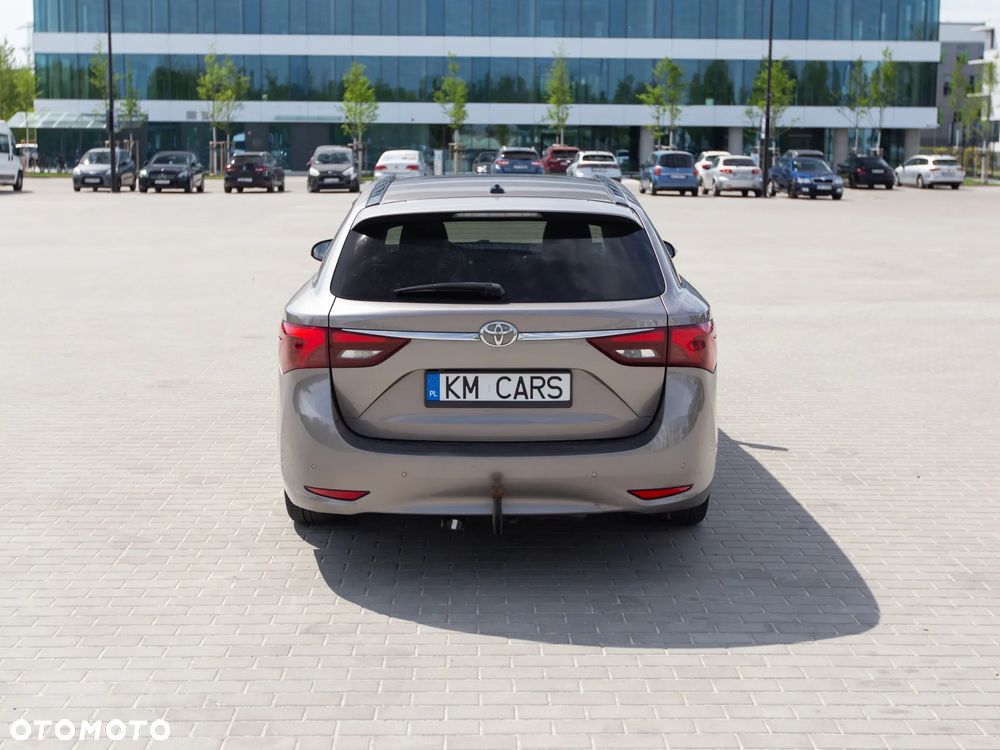 Toyota Avensis 2.0 D-4D Premium - 9