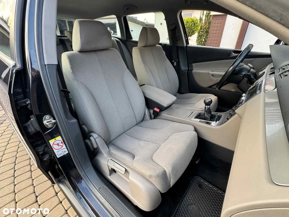Volkswagen Passat 2.0 TDI Comfortline - 14