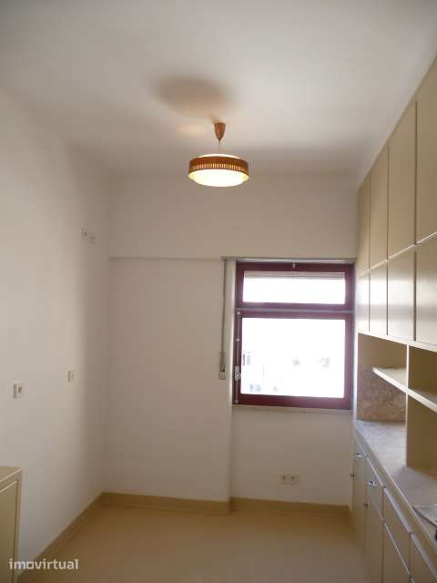 T4 nas avenidas novas com 160 m2 pronto a usar - Grande imagem: 4/8