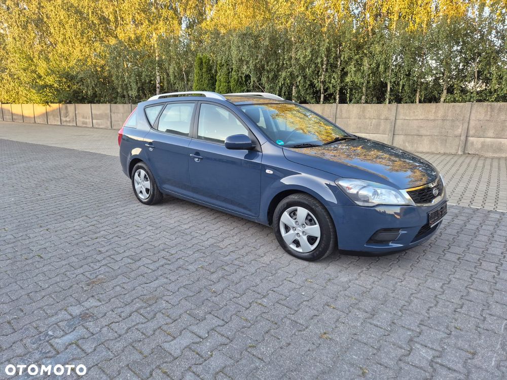 Kia Ceed - 10