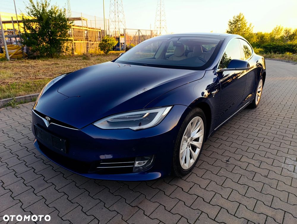 Tesla Model S - 39