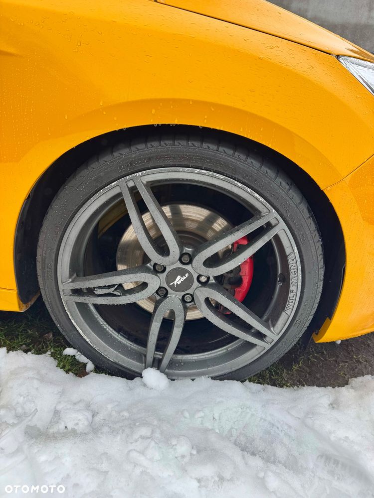 Ford Focus ver-2-0-ecoboost-st - 23