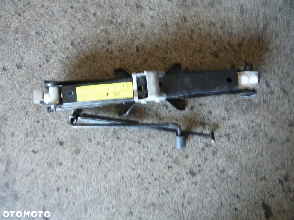 podnośnik lewarek audi a4 b8 a5 8t 8k0011031c - 1